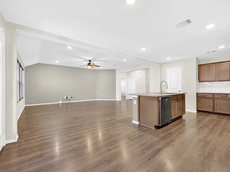 114 Harvard Blvd — Photo 29