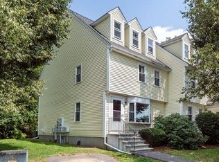 27 Merrimack Meadows Ln, Tewksbury, MA 01876
