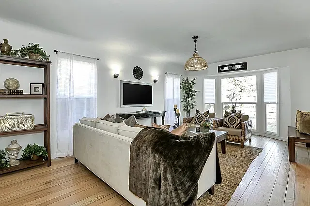 3 bed, $4,995 — Photo 4