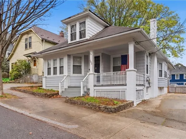 102 Overhill Rd, Providence, RI 02906