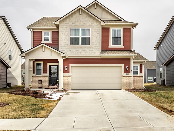 2nd image of 717 Oxford Ln