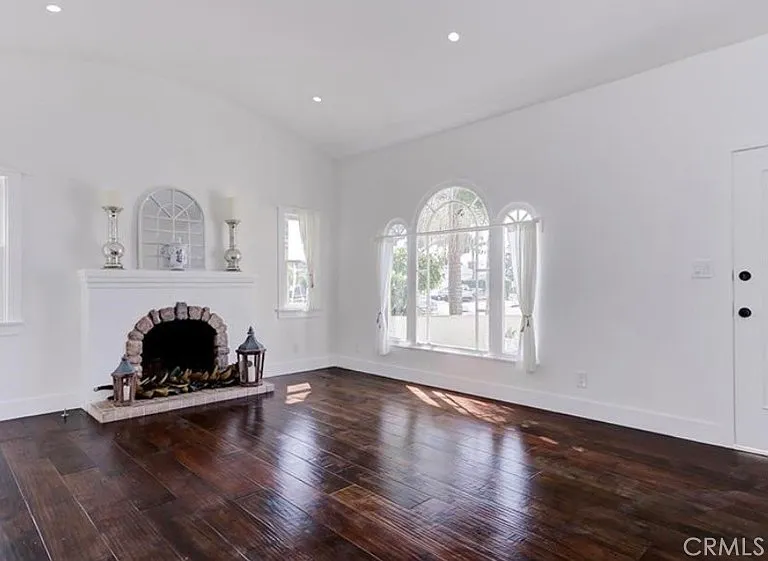 501 Avenue B — Photo 4