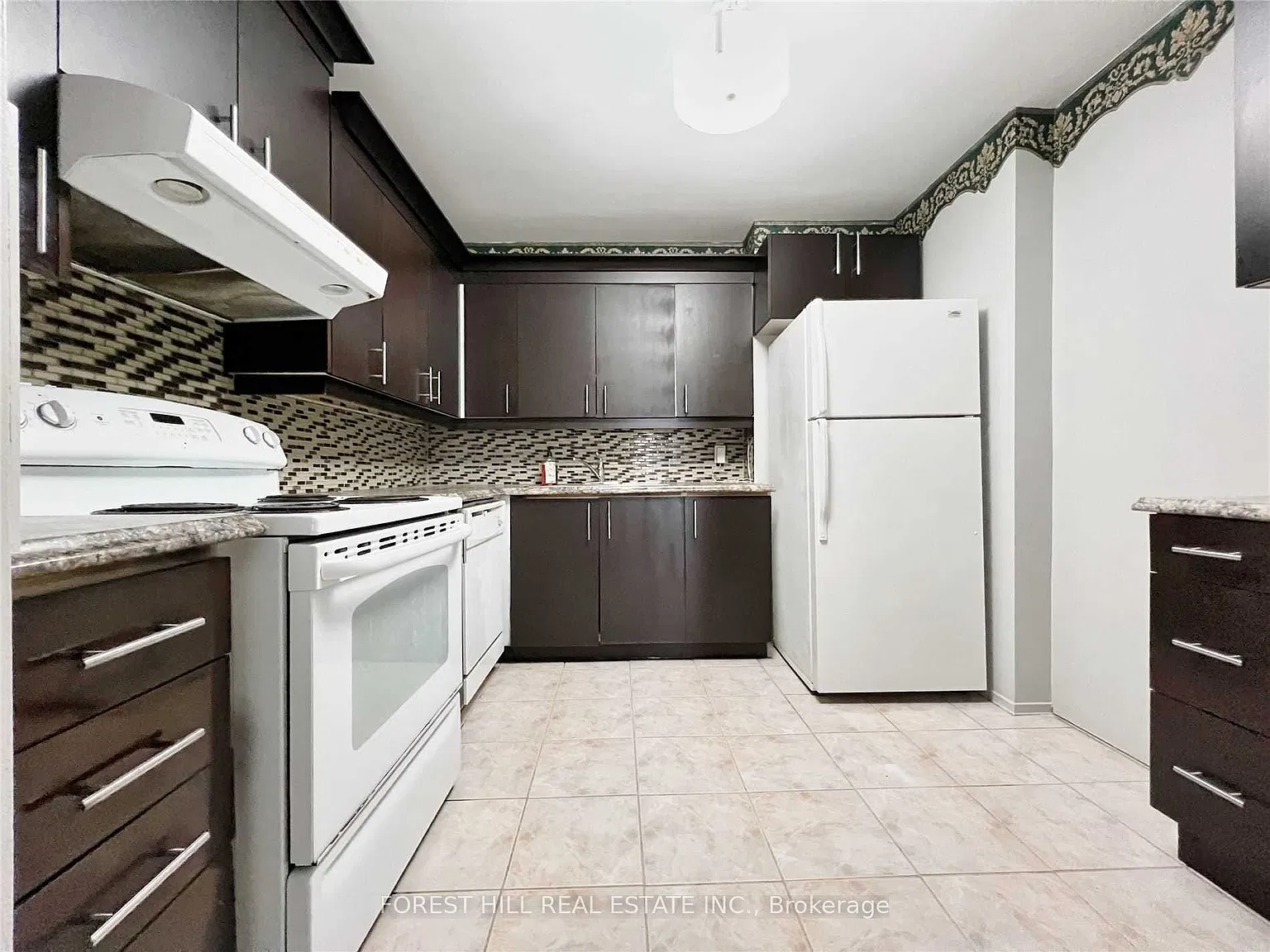 3559 Eglinton Ave W — Photo 2