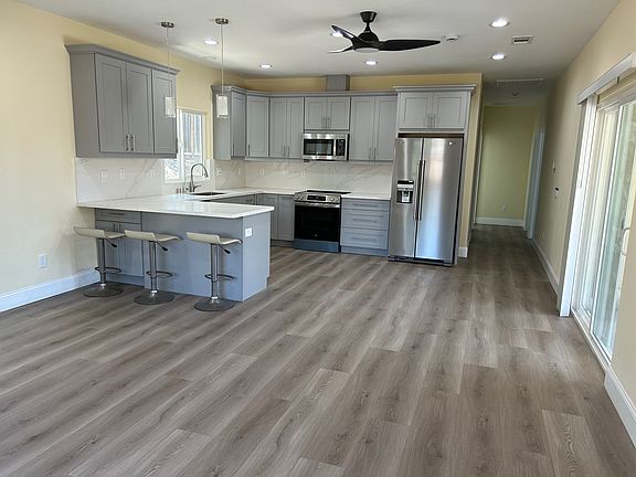 4th image of 3241 Goldridge Ct #2