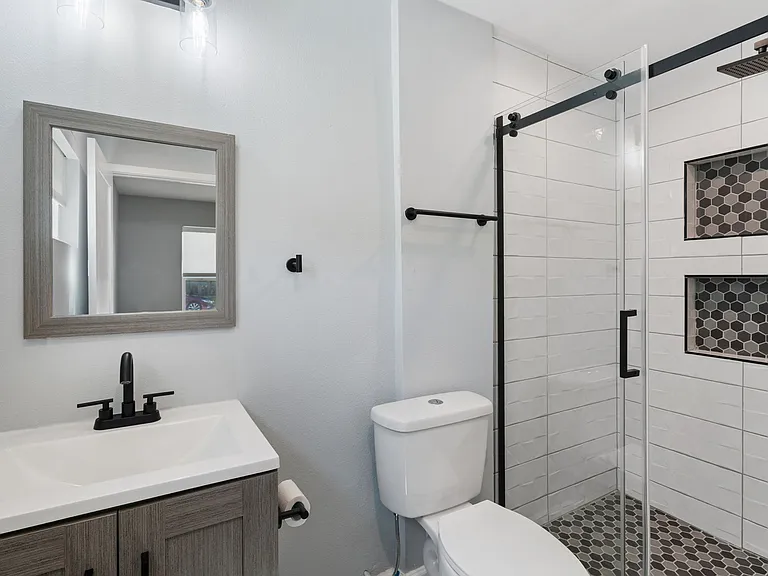 2728 Livingston Ave — Photo 32