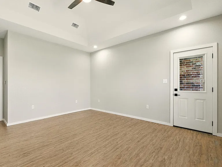 7433 FM 603 — Photo 15