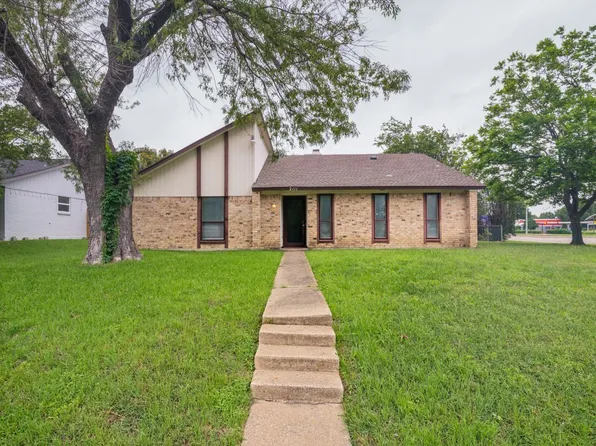 2111 Meredith Ln, Richardson, TX 75081