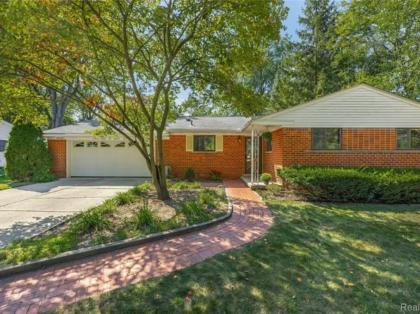 11025 Hubbell St, Livonia, MI 48150