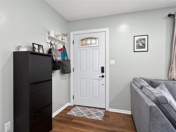 5th image of 414 Nies Ave