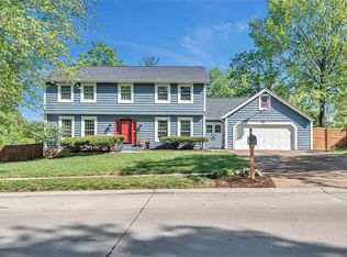 15082 Country Ridge Dr, Chesterfield, MO 63017