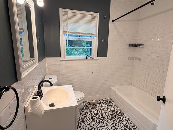 5th image of 102 Maple St