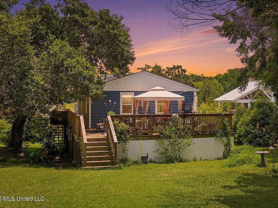 1st image of 326 Magnolia Ave