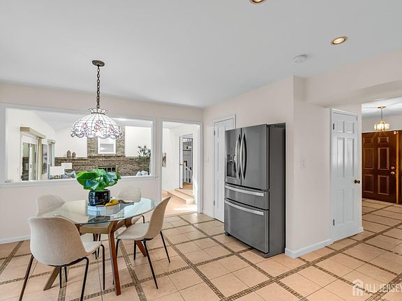 5th image of 265 Edlys Ln