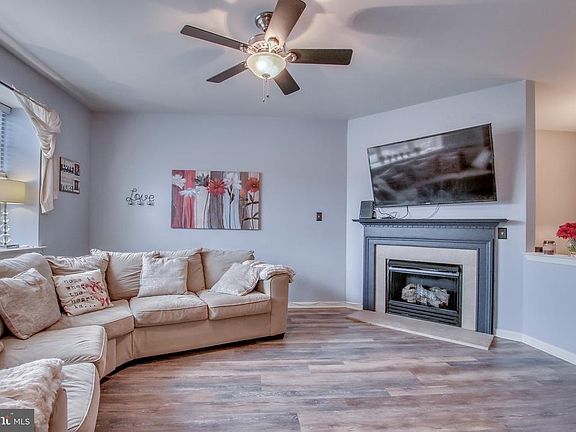 4th image of 9 Linda Ln