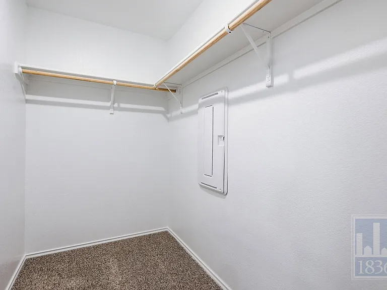 306 Constanza Trl — Photo 17