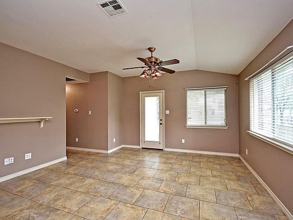 4th image of 3723 Castle Rock Dr