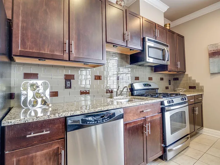 1209 Summit Ave #420 — Photo 3