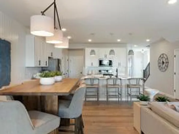 9273 Larimar Trl, Eden Prairie, MN 55347