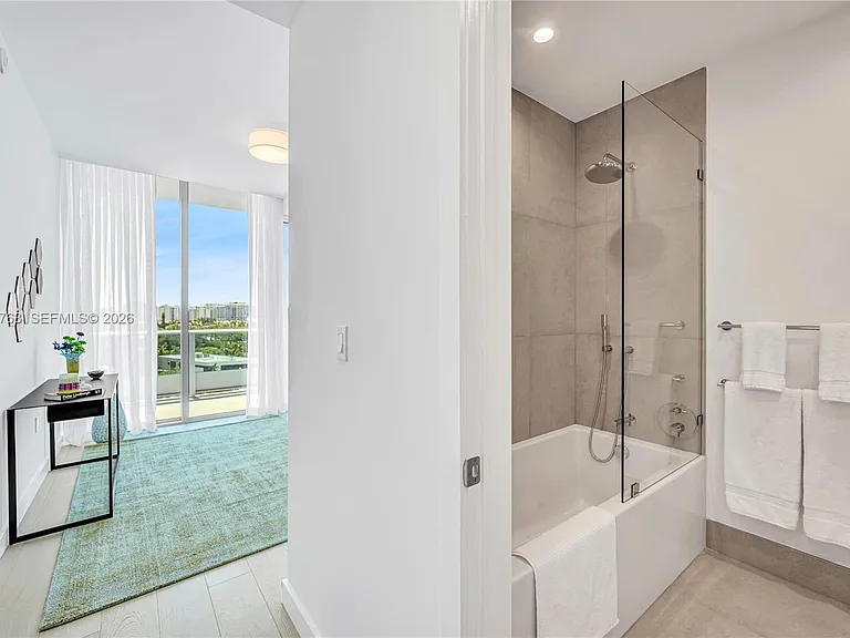 9201 E Bay Harbor Dr #Penthouse 809 — Photo 23