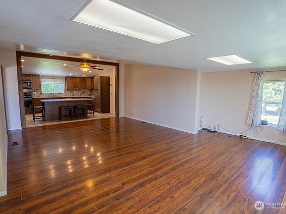 3rd image of 7826 Bouldercrest Road NE