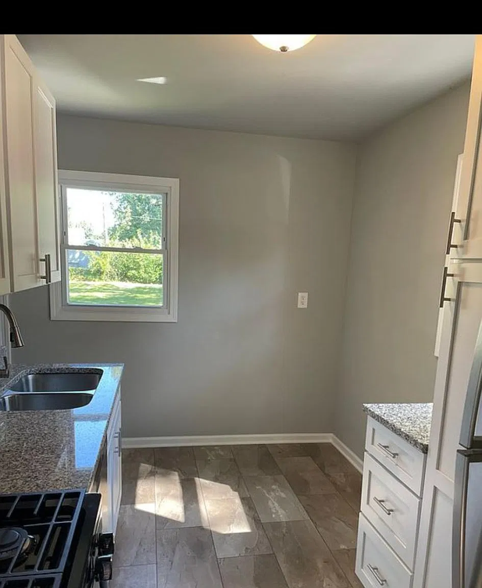 228 Oak St — Photo 3