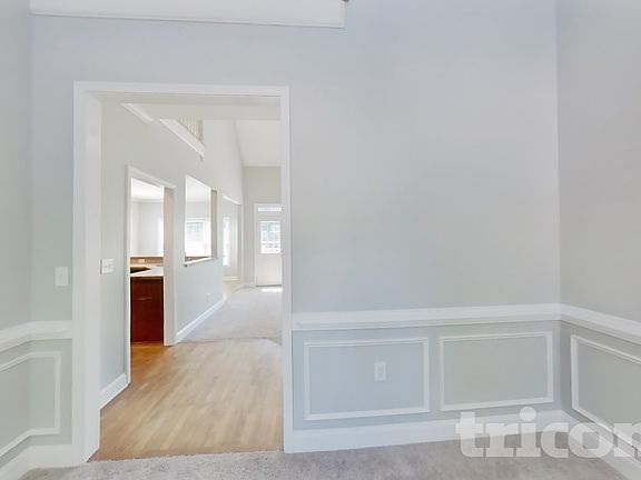 4th image of 3587 Vern Way NE