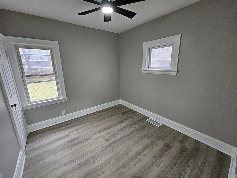 9711 Aetna Rd — Photo 13