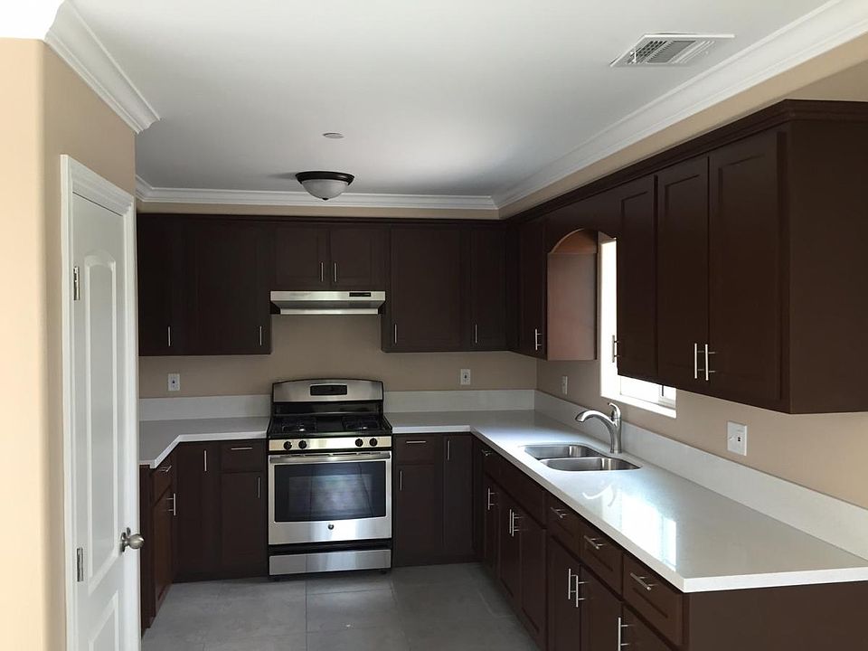 2nd image of 531 W 3rd St