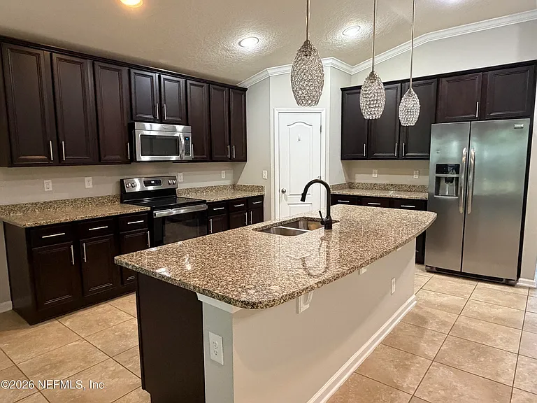 1892 High Prairie Ln — Photo 2