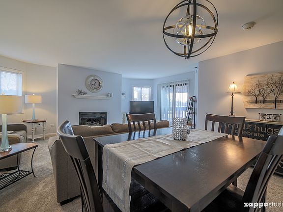 4th image of 2880 Torrey Pine Ln APT 1E