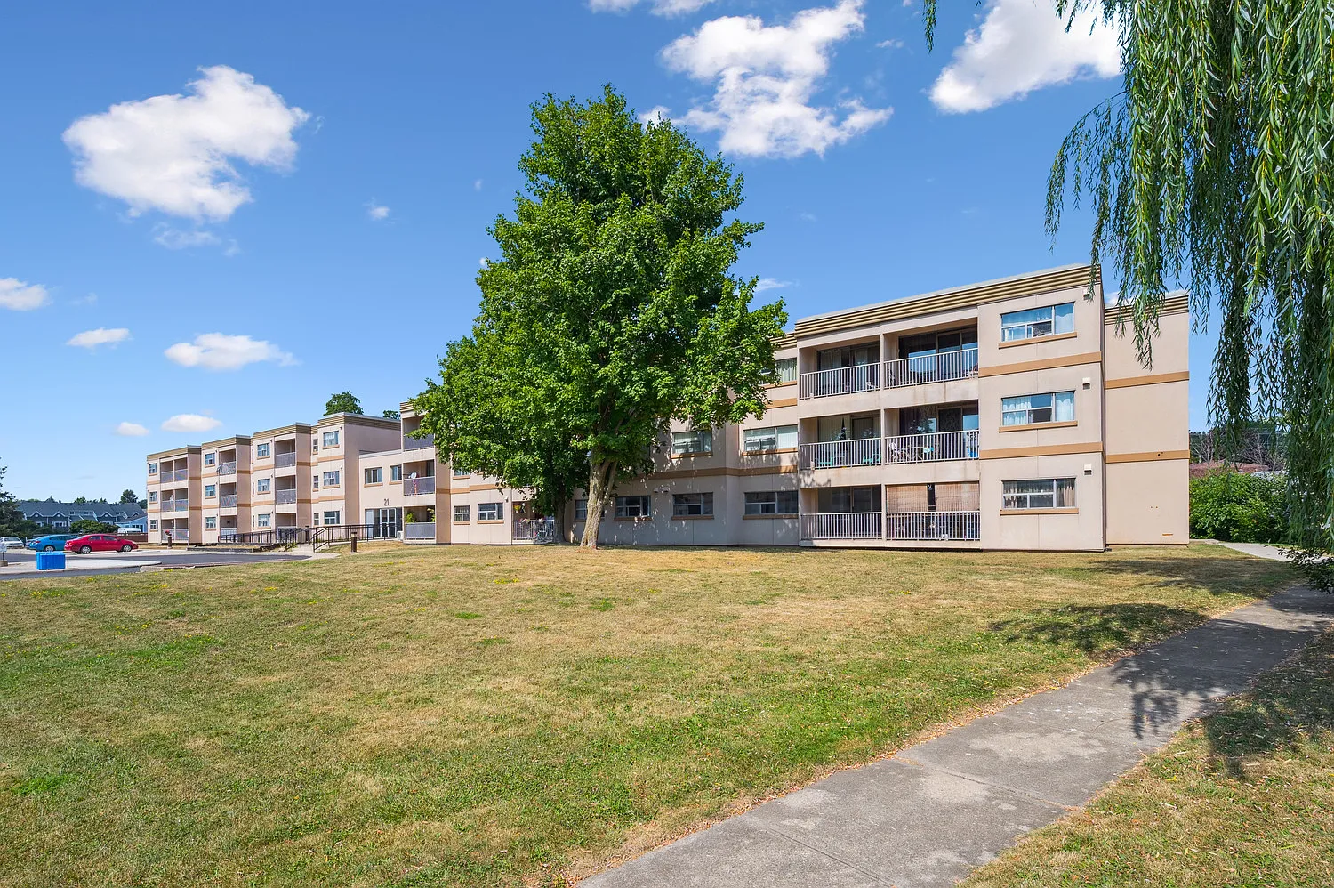Pioneer Apartments — Photo 2
