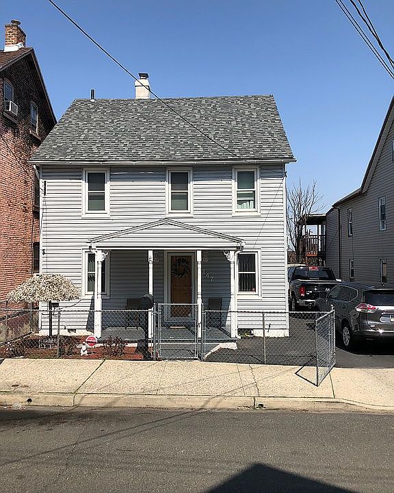 2nd image of 1147 Mechanic St