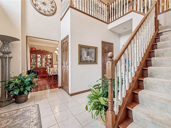 3rd image of 434 Oakcrest Dr