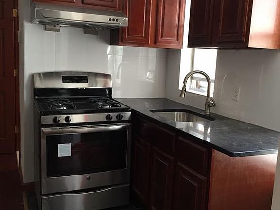 4th image of 6129 167th St Fl 1ST