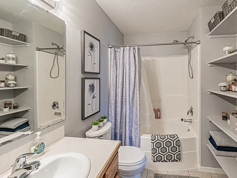 3005 Village Green St — Photo 13