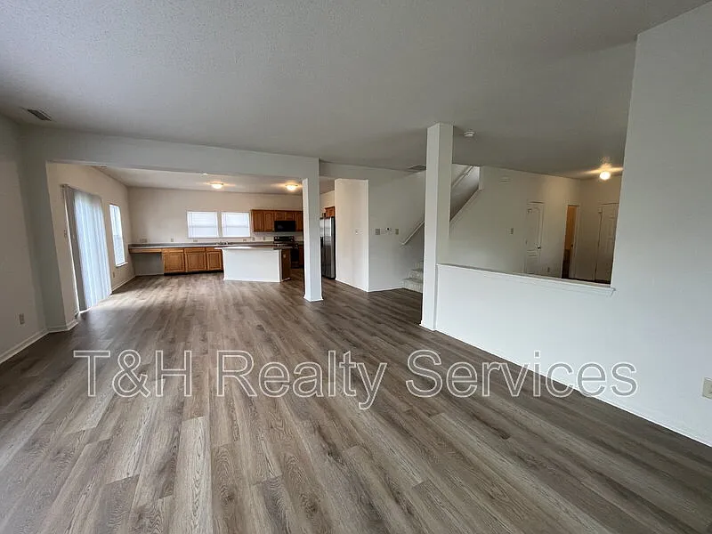 3 bed, 2.5 bath, 2968 sqft, $2,250 — Photo 4
