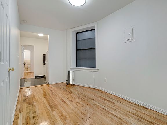 3rd image of 209 E 10th St APT 8