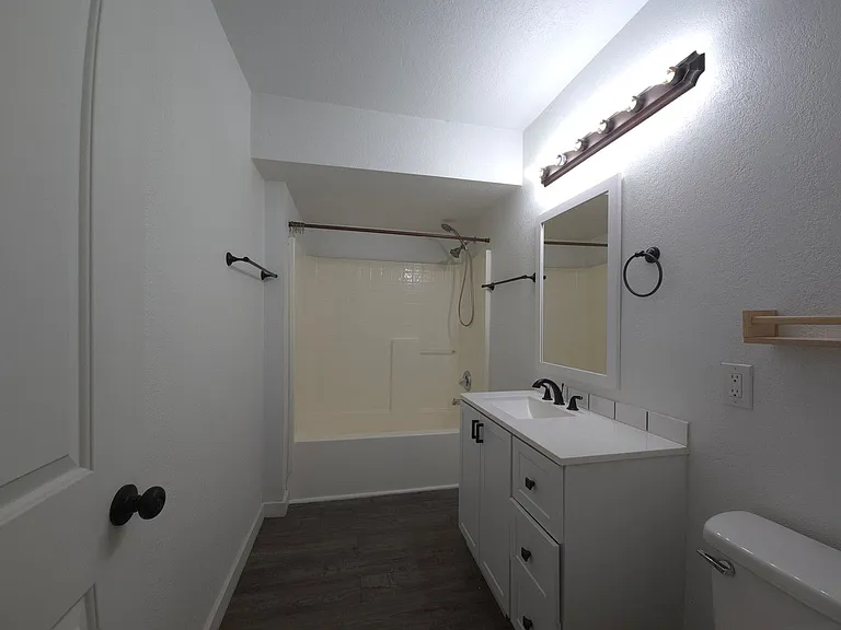 114 E Borah Ave — Photo 12