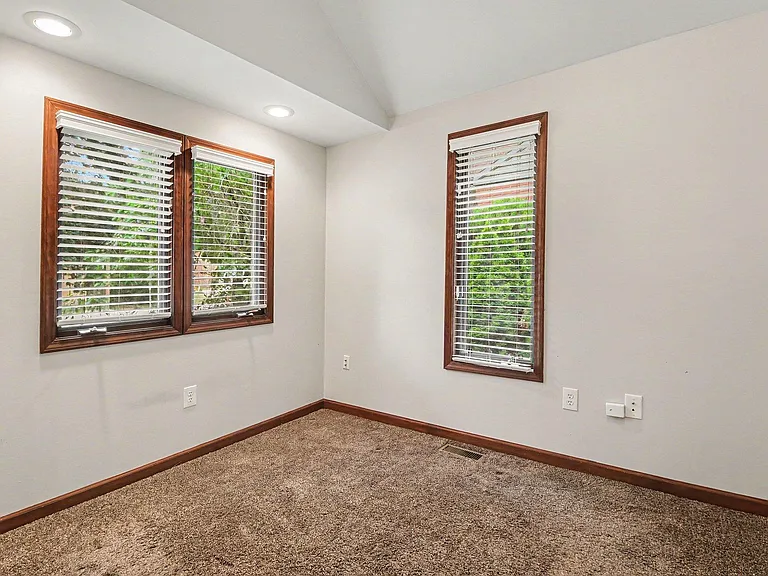 418 Austin Ave — Photo 26