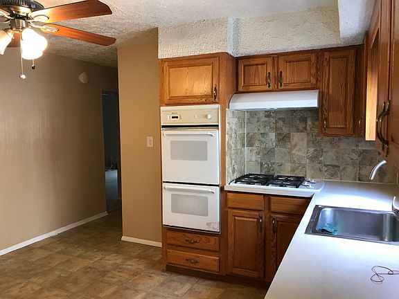 2nd image of 851 Travis Ave