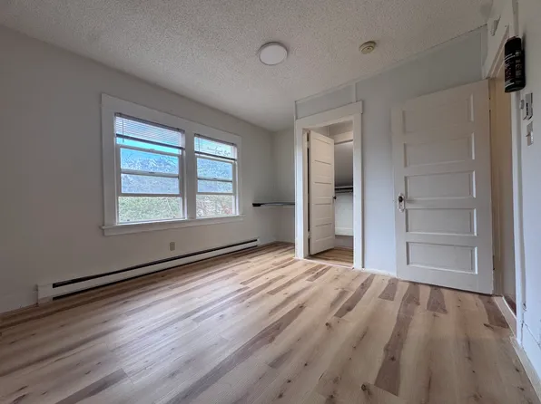 5042 11th Ave NE #3, Seattle, WA 98105