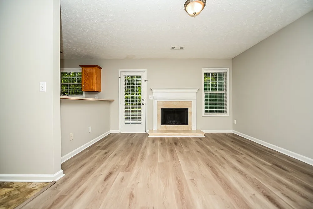 3 bed, 2.5 bath, 1642 sqft, $1,870 — Photo 4