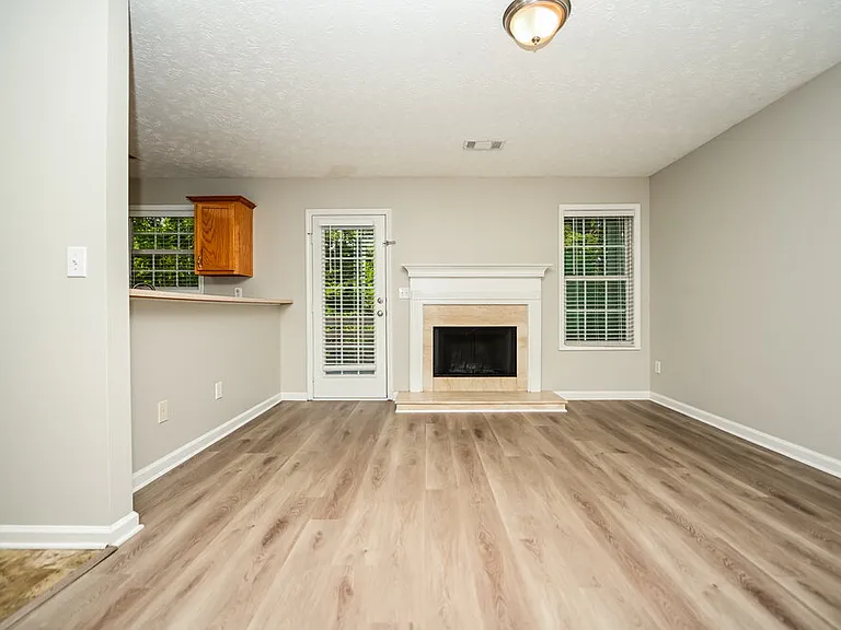 306 Fletcher Ct — Photo 4