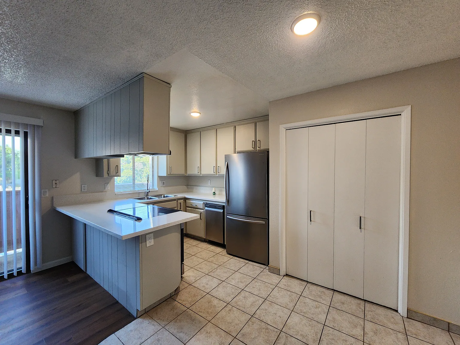 2 bed, 690 sqft, $1,400 — Photo 3