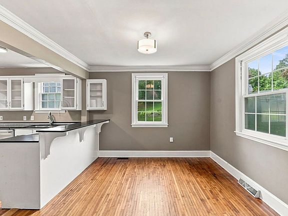 5th image of 98 Blue Ridge Dr