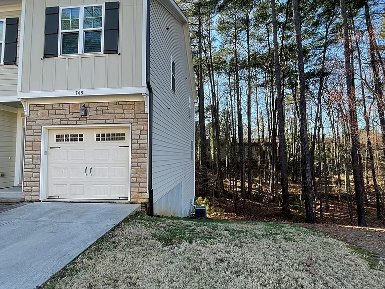 748 Carolina Ave — Photo 22