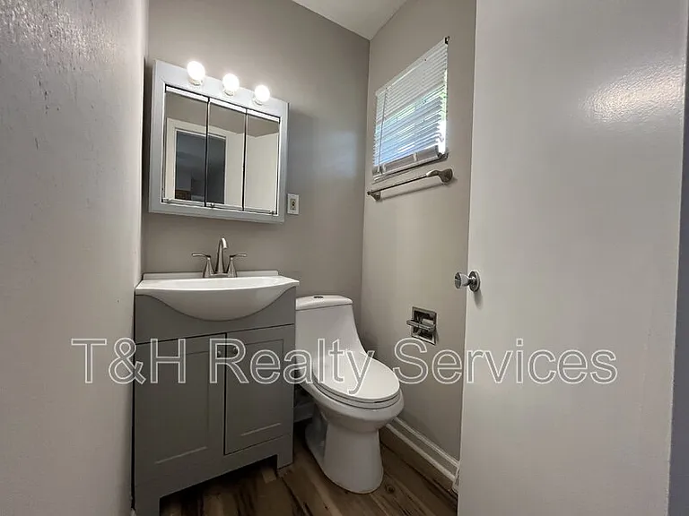 2301 W Murden St — Photo 6