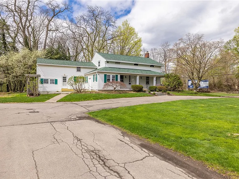 1253 Fairport Rd — Photo 25