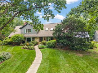 27W118 Cove Ln, Warrenville, IL 60555