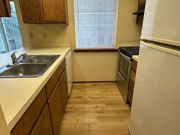 2342 Main St — Photo 14